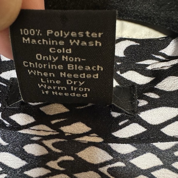 Ann Taylor Black White Abstract Sleeveless Top Blouse Office MP Button Front - Picture 6 of 9